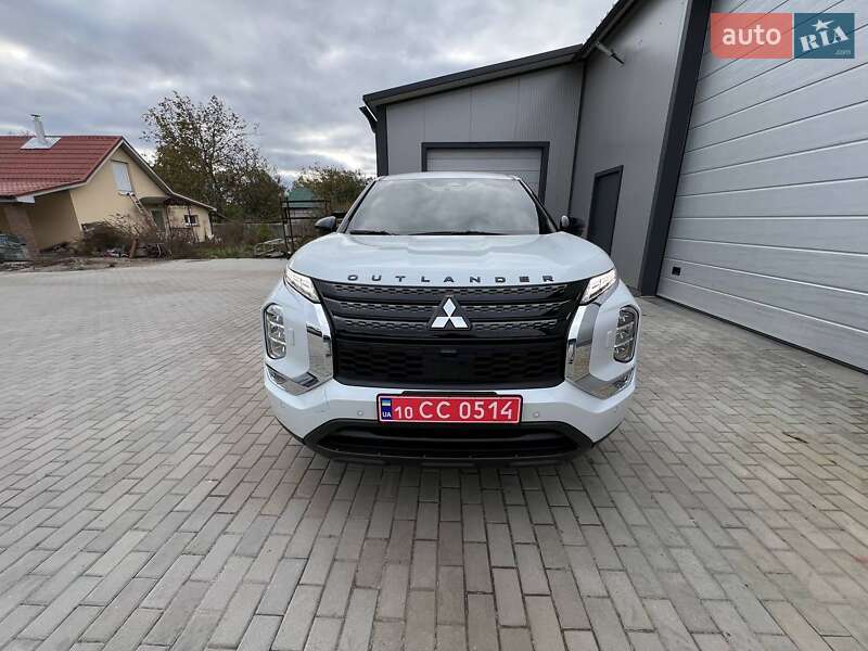 Внедорожник / Кроссовер Mitsubishi Outlander 2023 в Киеве