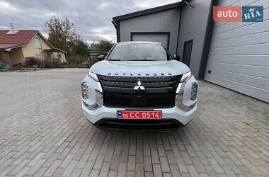 Внедорожник / Кроссовер Mitsubishi Outlander 2023 в 