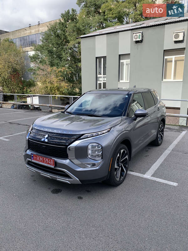 Внедорожник / Кроссовер Mitsubishi Outlander 2022 в Киеве