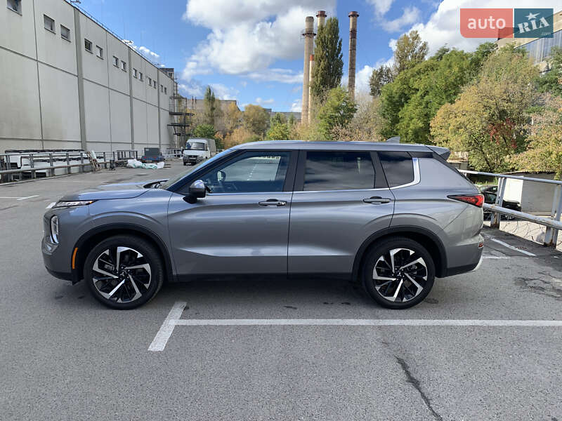 Внедорожник / Кроссовер Mitsubishi Outlander 2022 в Киеве