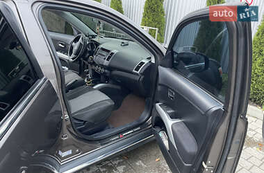 Внедорожник / Кроссовер Mitsubishi Outlander 2011 в 