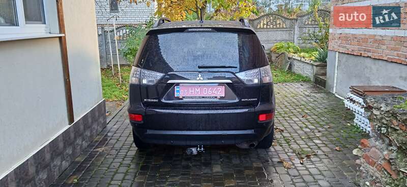Внедорожник / Кроссовер Mitsubishi Outlander 2010 в Заре