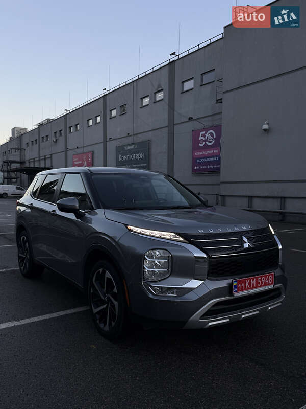 Внедорожник / Кроссовер Mitsubishi Outlander 2022 в Киеве