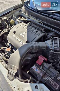 Внедорожник / Кроссовер Mitsubishi Outlander 2008 в 
