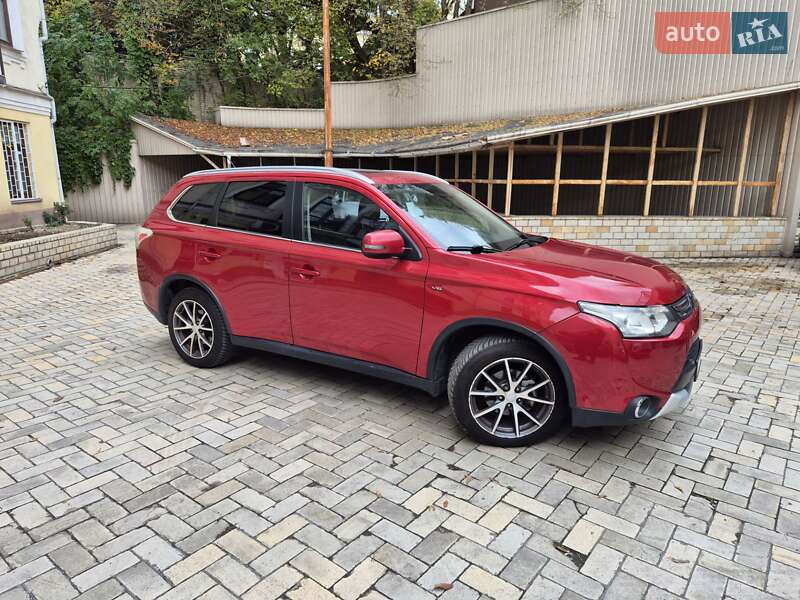 Внедорожник / Кроссовер Mitsubishi Outlander 2014 в Киеве