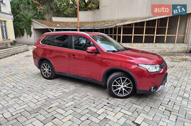 Внедорожник / Кроссовер Mitsubishi Outlander 2014 в 