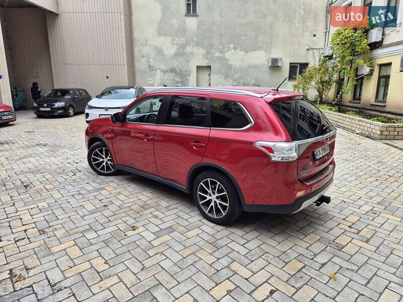 Внедорожник / Кроссовер Mitsubishi Outlander 2014 в Киеве