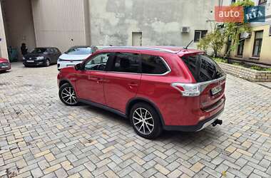 Внедорожник / Кроссовер Mitsubishi Outlander 2014 в 