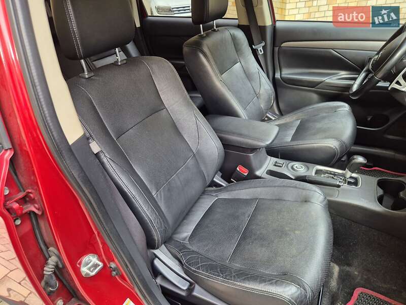 Внедорожник / Кроссовер Mitsubishi Outlander 2014 в Киеве