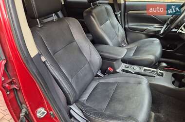 Внедорожник / Кроссовер Mitsubishi Outlander 2014 в 