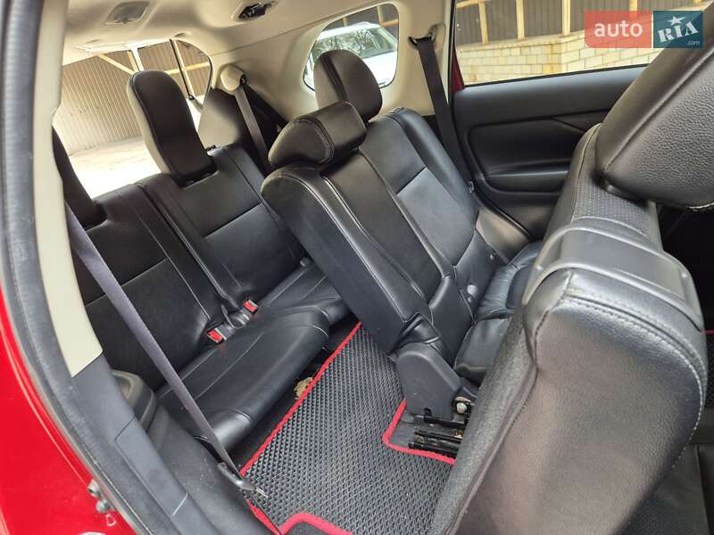 Внедорожник / Кроссовер Mitsubishi Outlander 2014 в Киеве