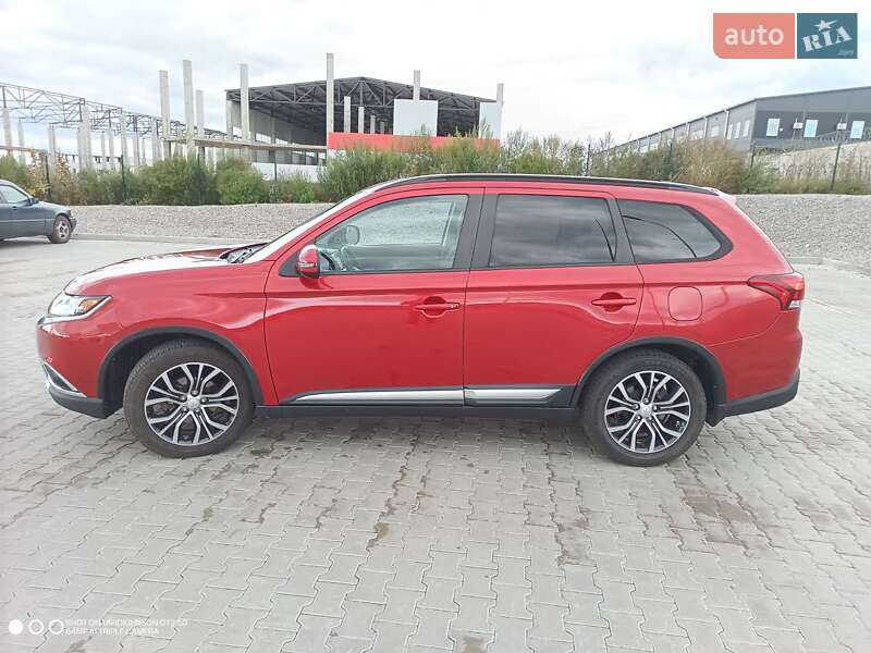 Внедорожник / Кроссовер Mitsubishi Outlander 2016 в Киеве