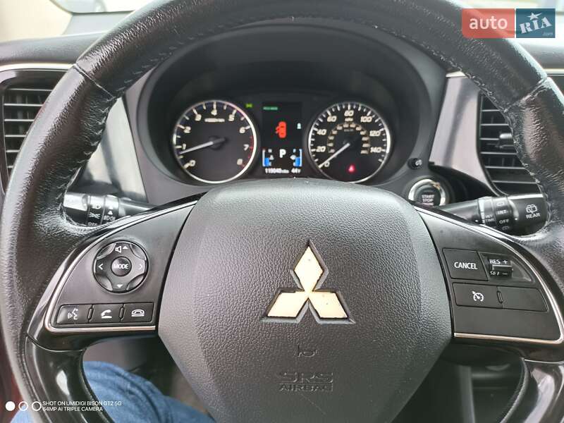 Внедорожник / Кроссовер Mitsubishi Outlander 2016 в Киеве
