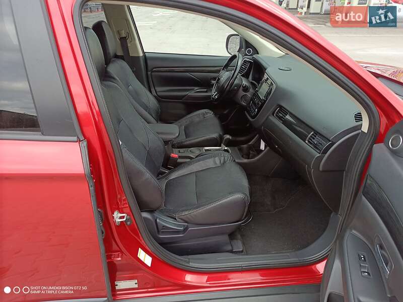 Внедорожник / Кроссовер Mitsubishi Outlander 2016 в Киеве