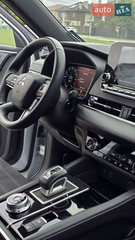 Внедорожник / Кроссовер Mitsubishi Outlander 2022 в Киеве