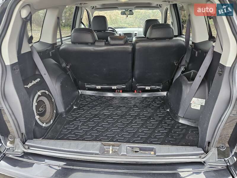 Внедорожник / Кроссовер Mitsubishi Outlander 2010 в Нововолынске