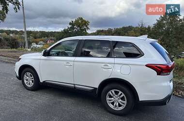 Внедорожник / Кроссовер Mitsubishi Outlander 2019 в 