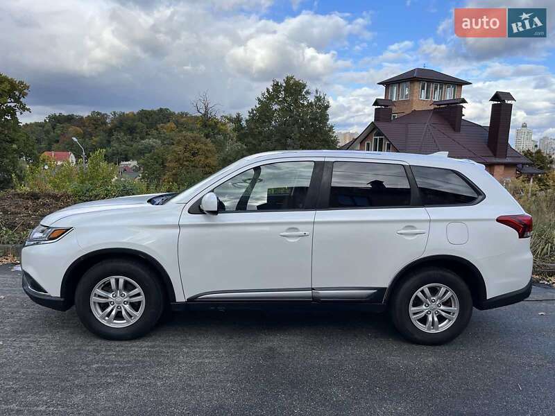 Позашляховик / Кросовер Mitsubishi Outlander 2019 в Києві