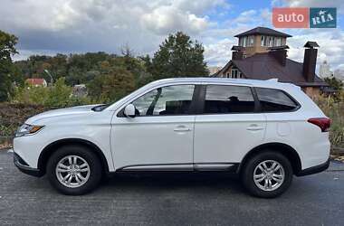 Внедорожник / Кроссовер Mitsubishi Outlander 2019 в 