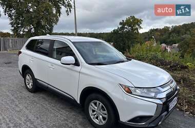 Внедорожник / Кроссовер Mitsubishi Outlander 2019 в 