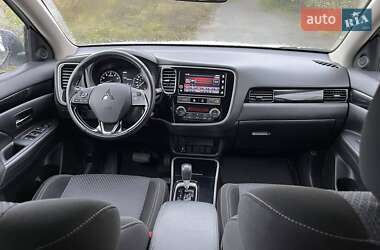 Внедорожник / Кроссовер Mitsubishi Outlander 2019 в 