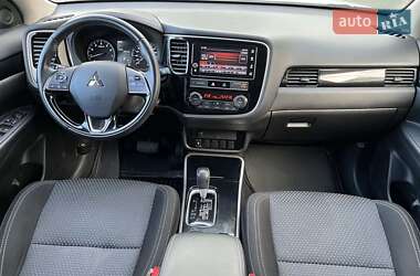 Внедорожник / Кроссовер Mitsubishi Outlander 2019 в 