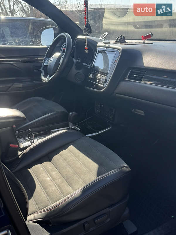 Внедорожник / Кроссовер Mitsubishi Outlander 2020 в Харькове