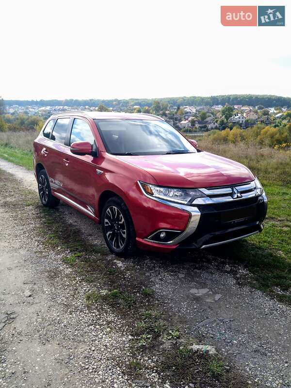 Позашляховик / Кросовер Mitsubishi Outlander 2017 в Тернополі