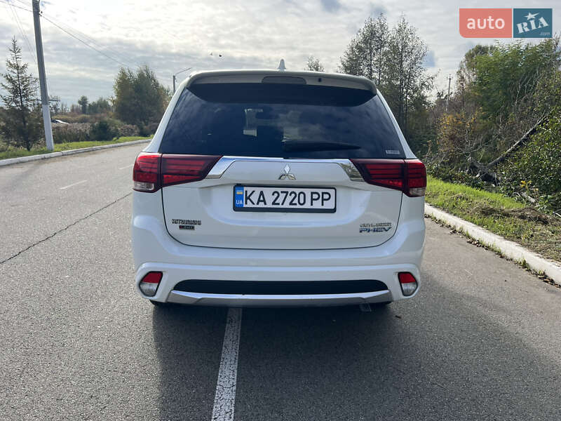 Позашляховик / Кросовер Mitsubishi Outlander 2018 в Києві