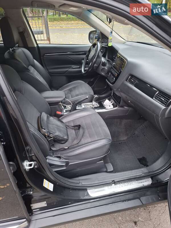 Внедорожник / Кроссовер Mitsubishi Outlander 2018 в Киеве