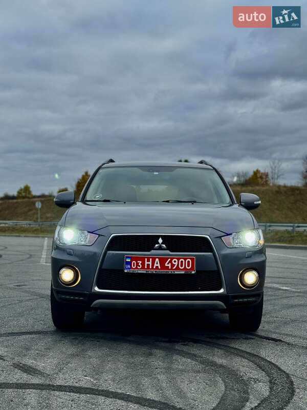 Внедорожник / Кроссовер Mitsubishi Outlander 2012 в Полтаве