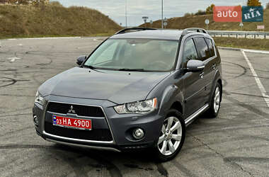 Внедорожник / Кроссовер Mitsubishi Outlander 2012 в 