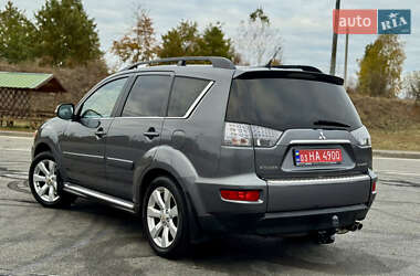 Внедорожник / Кроссовер Mitsubishi Outlander 2012 в 