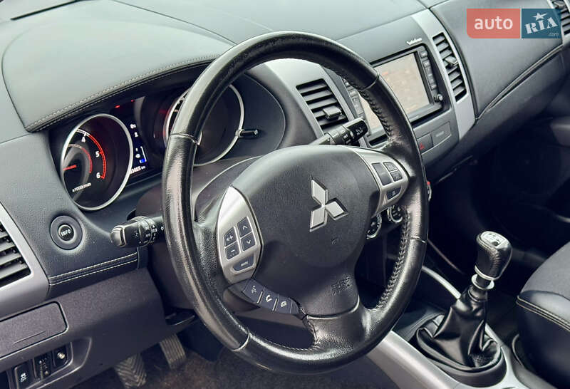 Внедорожник / Кроссовер Mitsubishi Outlander 2012 в Полтаве