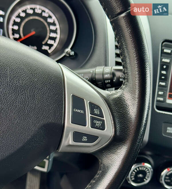 Внедорожник / Кроссовер Mitsubishi Outlander 2012 в Полтаве
