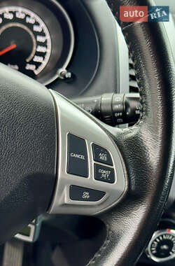 Внедорожник / Кроссовер Mitsubishi Outlander 2012 в 
