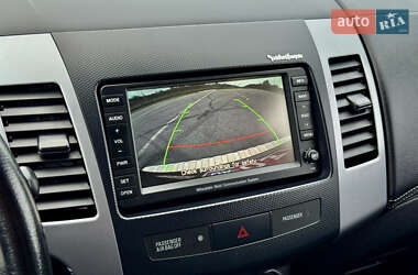 Внедорожник / Кроссовер Mitsubishi Outlander 2012 в 