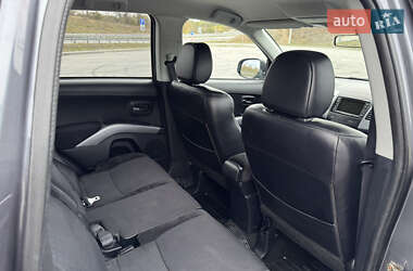 Внедорожник / Кроссовер Mitsubishi Outlander 2012 в 