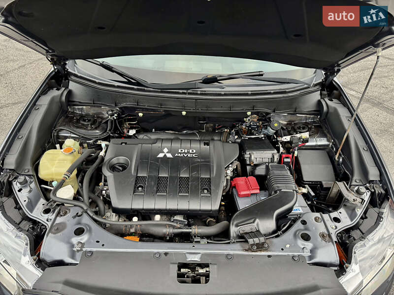 Внедорожник / Кроссовер Mitsubishi Outlander 2012 в Полтаве