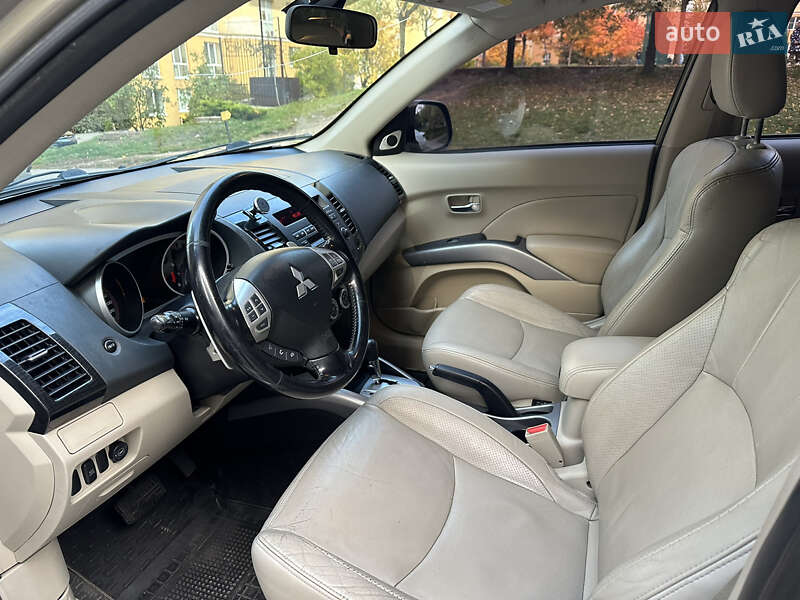 Внедорожник / Кроссовер Mitsubishi Outlander 2009 в Киеве
