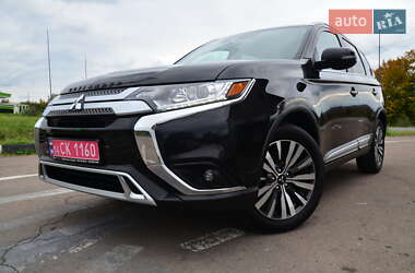 Внедорожник / Кроссовер Mitsubishi Outlander 2020 в 