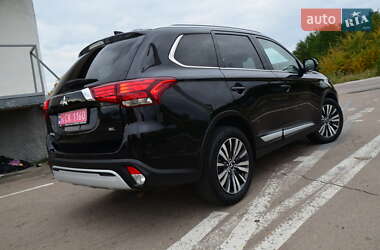 Внедорожник / Кроссовер Mitsubishi Outlander 2020 в 
