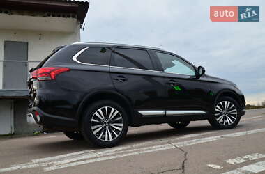 Внедорожник / Кроссовер Mitsubishi Outlander 2020 в 