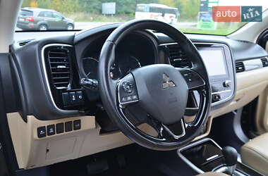 Внедорожник / Кроссовер Mitsubishi Outlander 2020 в 