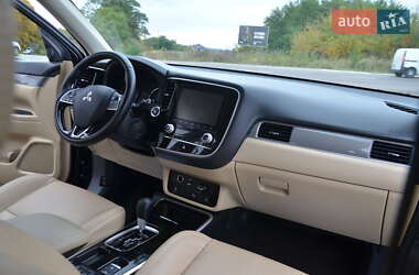 Внедорожник / Кроссовер Mitsubishi Outlander 2020 в 