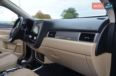 Внедорожник / Кроссовер Mitsubishi Outlander 2020 в 