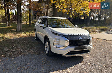 Позашляховик / Кросовер Mitsubishi Outlander 2022 в Умані