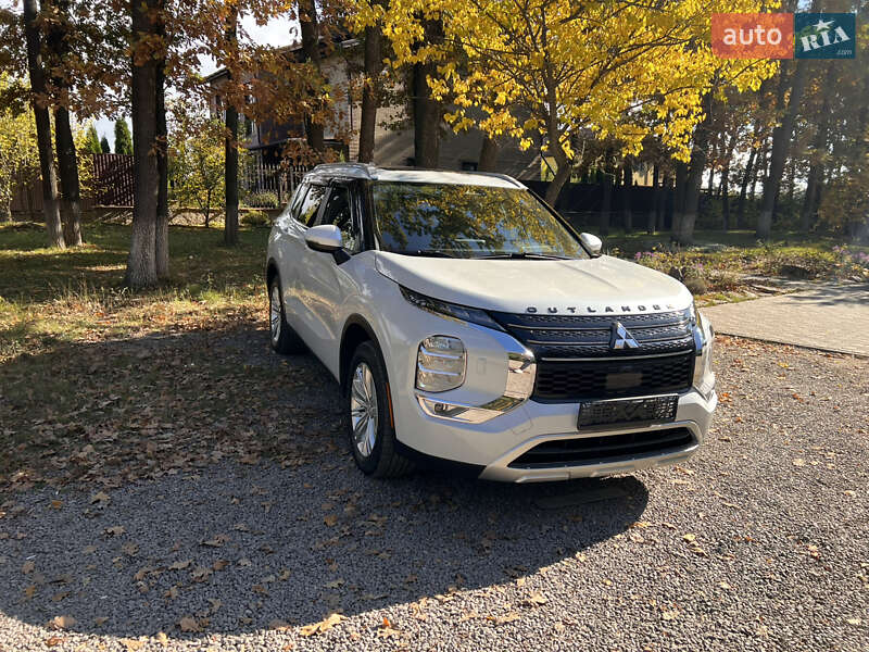 Позашляховик / Кросовер Mitsubishi Outlander 2022 в Умані