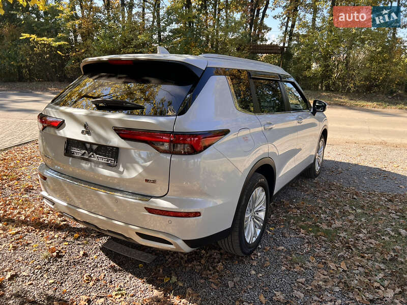 Позашляховик / Кросовер Mitsubishi Outlander 2022 в Умані