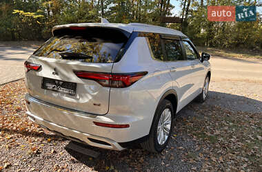 Внедорожник / Кроссовер Mitsubishi Outlander 2022 в 